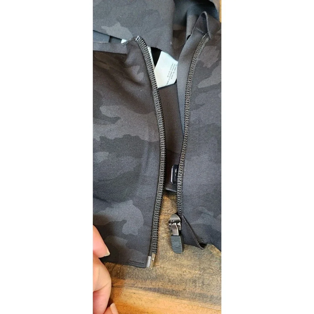 Lululemon Enlite Front Zip Up Sports Bra Womens 34DD Black Incognito Camo